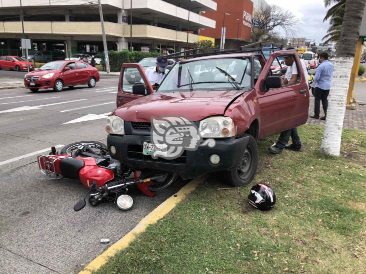 Choque deja a motociclista lesionado en avenida Miguel Alemán