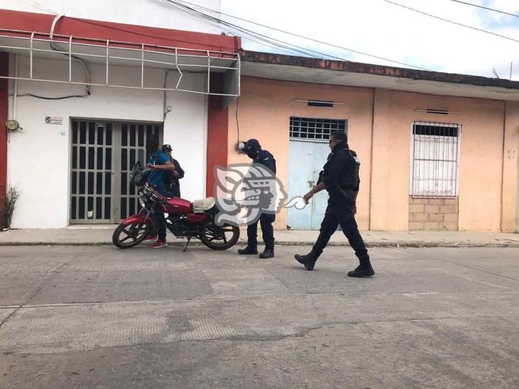 Roban motocicleta a empleado de refresquera rumbo a Texistepec