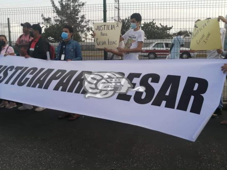 Marcha termina en bloqueo en Coatzacoalcos; exigen justica por César Isaac