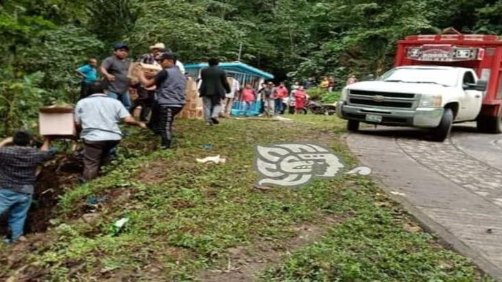 Camión casi cae a barranco en comunidad de Omealca