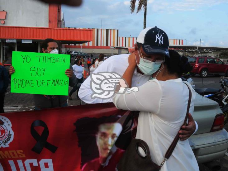 Marcha termina en bloqueo en Coatzacoalcos; exigen justica por César Isaac