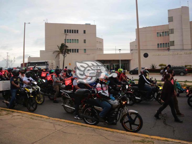 Marcha termina en bloqueo en Coatzacoalcos; exigen justica por César Isaac