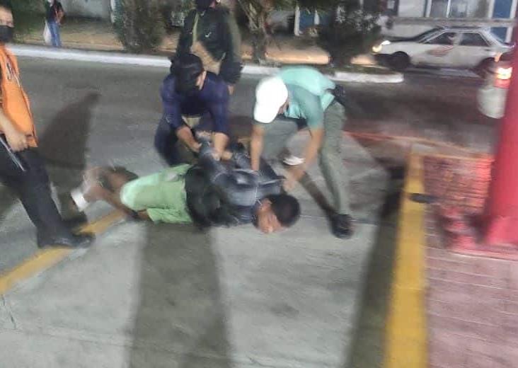 Someten a ladrón que intento robar tienda en fraccionamiento Puente Moreno