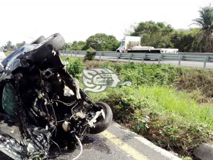 Un lesionado al volcar en autopista Cosamaloapan a la Tinaja