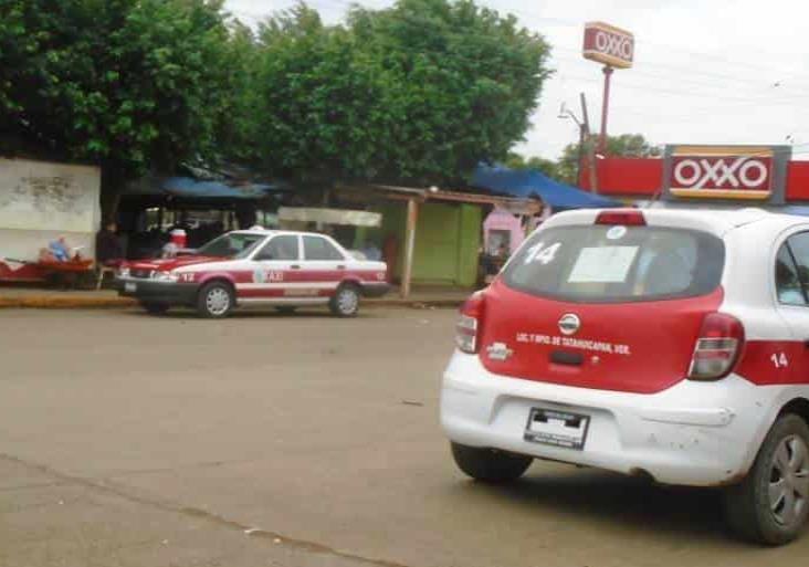 Taxistas de Huazuntlan y Tatahuicapan aumentan tarifa  del pasaje de 15 a 25 pesos