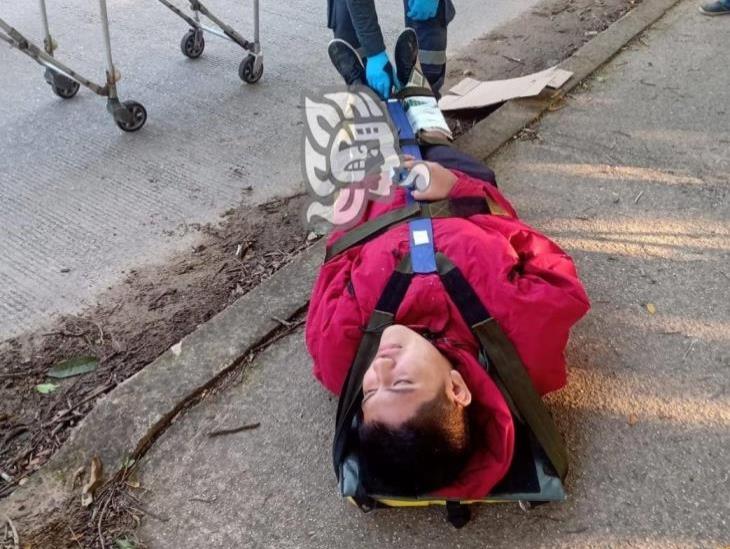 Atienden a motociclista accidente en camino Coacotla-Zaragoza