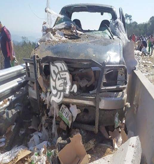 Vuelca tráiler en libramiento de Xalapa; muere operador
