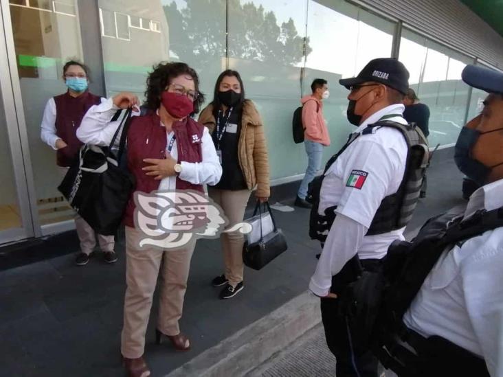 Con policías, intentan desalojar a trabajadoras del SAT despedidas injustificadamente