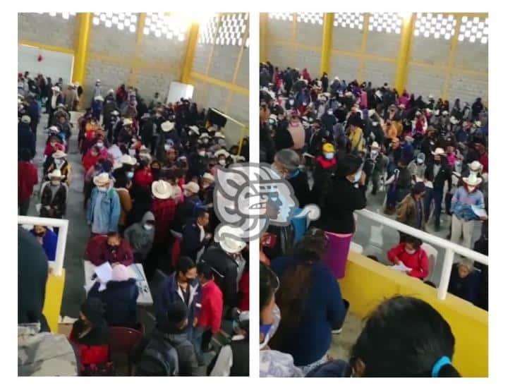 Aglomeraciones durante censo de productores en Zongolica