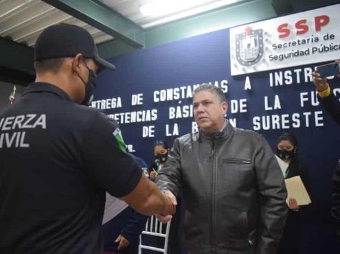 Entrega Hugo Gutiérrez constancias y reconocimientos a policías estatales