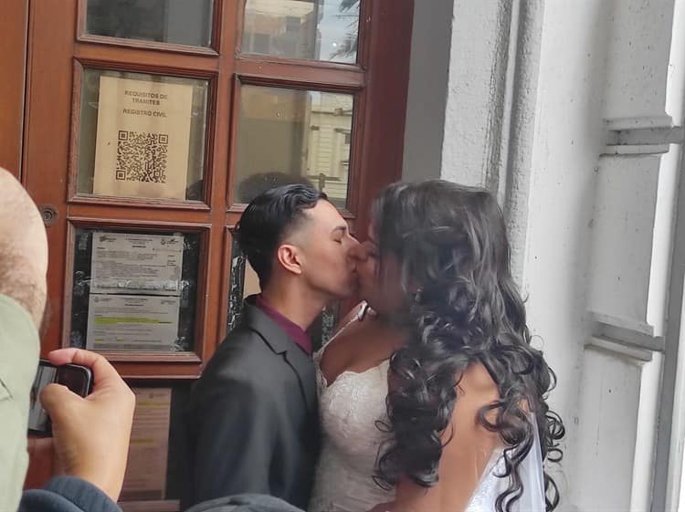 ¡Por primera vez! Pareja LGBTTTIQ+ se casa sin amparo en Veracruz