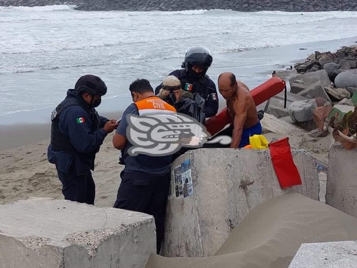Rescatan a pescador en playa de Boca del Río