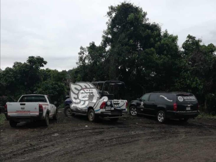 Aparece persona sin vida dentro de un arroyo en localidad de Cuichapa