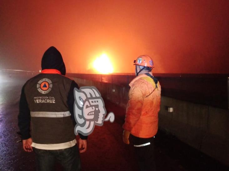 Se incendia pipa sobre la autopista Xalapa-Perote