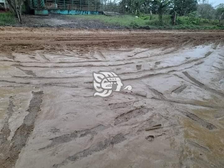 ‘Patinan’ vehículos en la carretera Las Choapas-Cerro de Nanchital