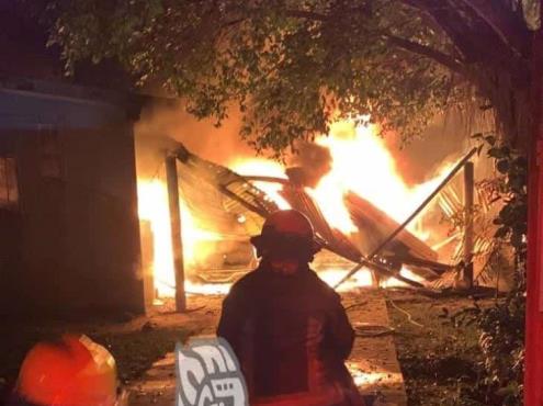 Tras carnita asada, se incendian dos casas y un auto en Guillermo Prieto
