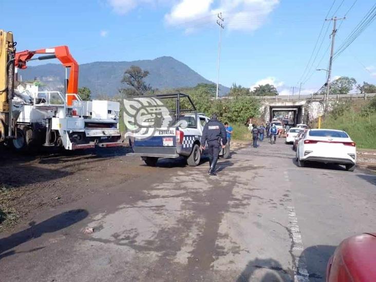 Por querer ganarle el paso, camioneta es embestida por tren en Ixtaczoquitlán