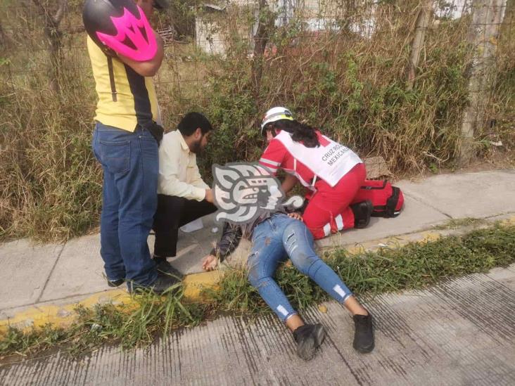 Derrapa pareja de motociclistas en la Pochota