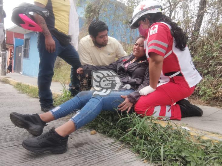 Derrapa pareja de motociclistas en la Pochota