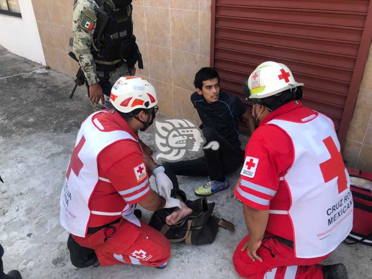 Se derrapa motociclista por aceite regado en calles del puerto