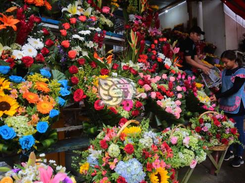 Florerías de Coatzacoalcos esperan repunte en ventas este San Valentín 