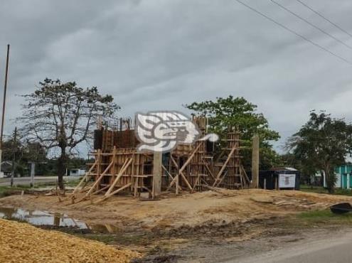 Avanza construcción del banco Bienestar en Moloacán