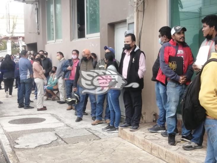 Madrugan por licencias en Coatzacoalcos; solo hay citas los lunes