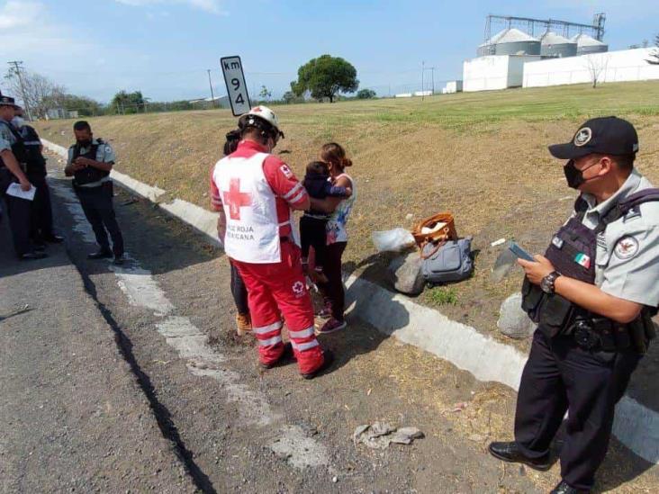 Mujer cae de camión y se lastima sobre carretera federal 140 Veracruz Xalapa