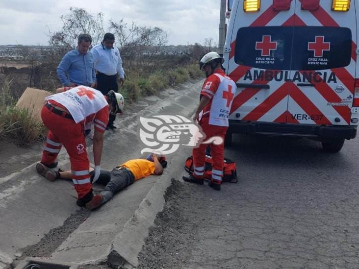 Joven resulta lesionado tras ser impactado por camioneta