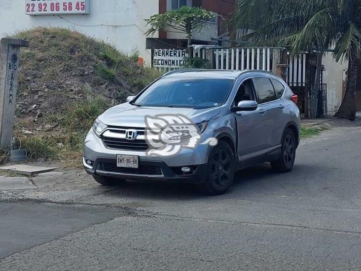 Joven resulta lesionado tras ser impactado por camioneta