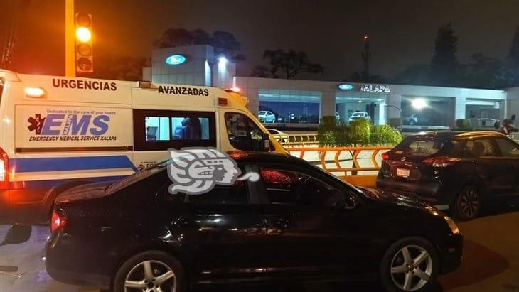 Repartidor de pizzas, herido tras colisionar contra automóvil en Xalapa