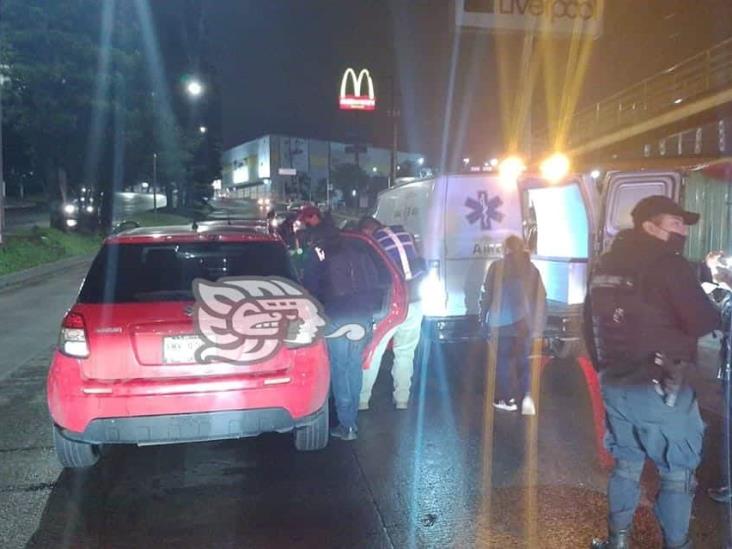 Choque entre tres autos en avenida Lázaro Cárdenas deja 3 lesionados, en Xalapa