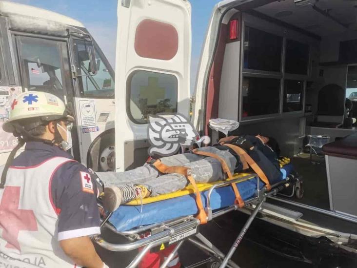 Joven pareja derrapa y resulta lesionada en Veracruz