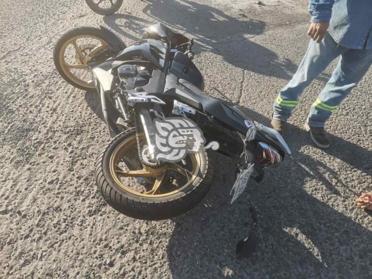 Joven pareja derrapa y resulta lesionada en Veracruz