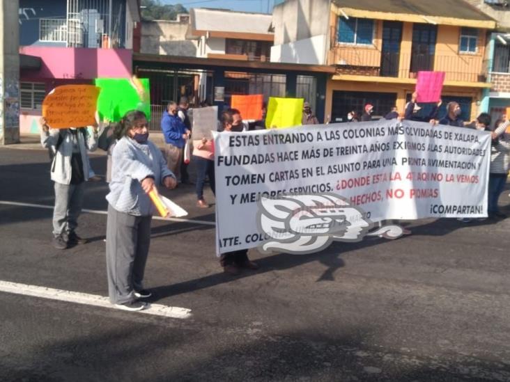 Colonos bloquean la Xalapa-Banderilla en demanda de obras y seguridad