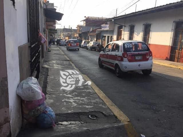 Coatepec, sin servicio de recolección de basura; las calles están llenas de desechos