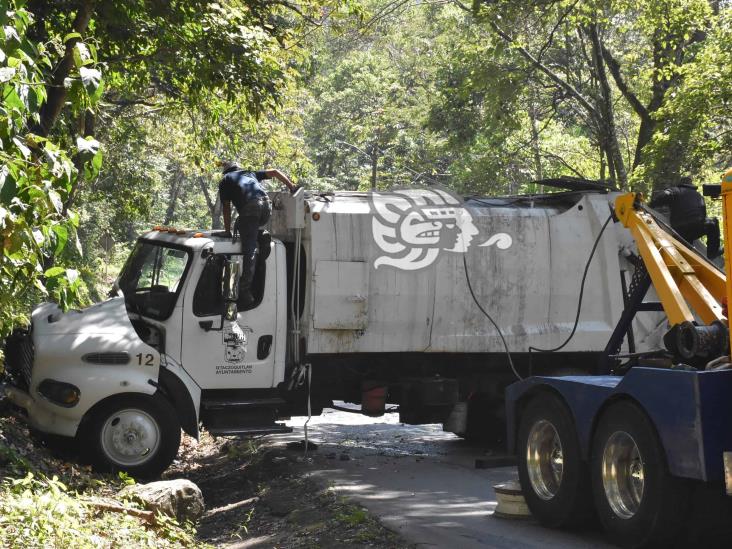 Vuelca camión recolector de basura en Ixtaczoquitlán