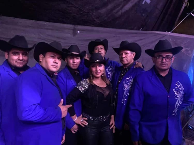 Con su Norteño Estrella, Mónica Briones y su música ponen en alto el nombre de Xalapa