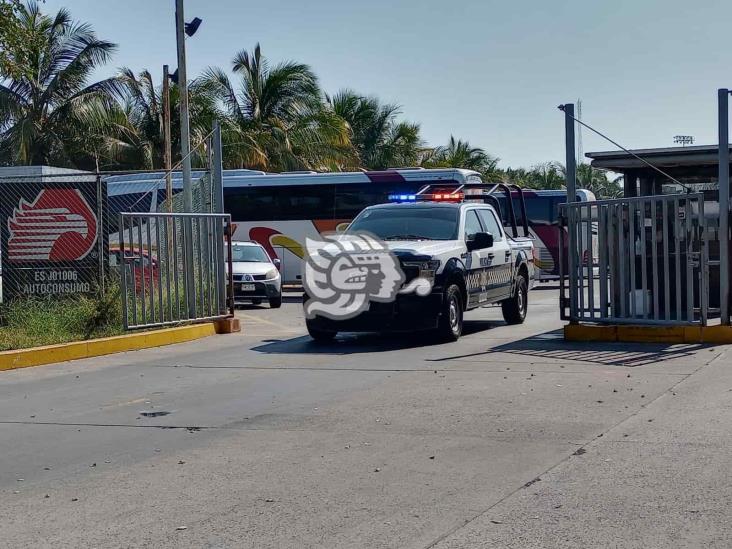 Reportan posible artefacto explosivo en lavado de camiones en Veracruz