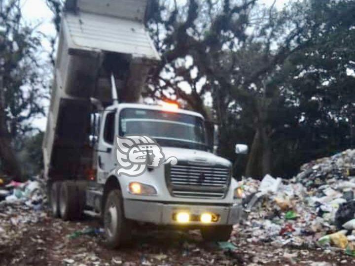 Basurero a cielo abierto contamina sembradíos de café, caña y limón en Coatepec