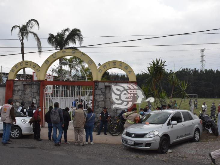 Trabajadores electricistas protestan contra secretario delegacional en Orizaba