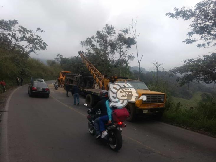 Cierre parcial de carretera Orizaba-Córdoba por volcadura de tráiler