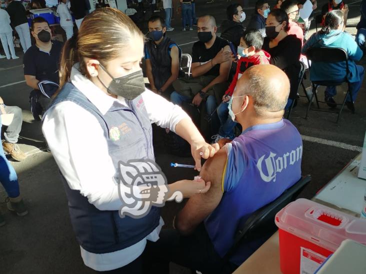Más de 8 mil ciudadanos de Orizaba acuden por vacuna de refuerzo anti covid