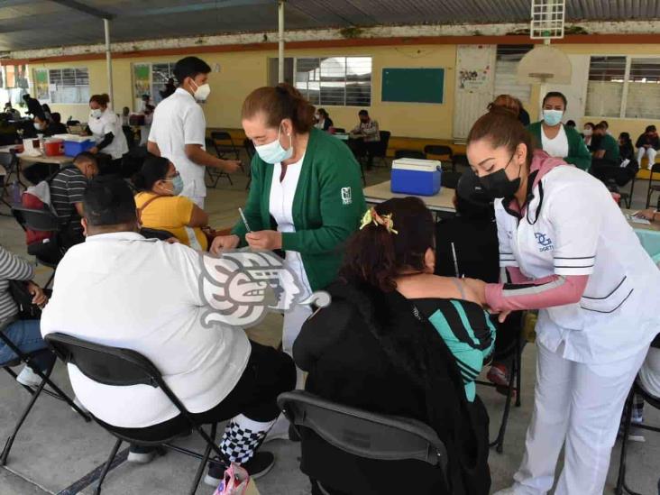 Inicia la vacunación de refuerzo para la población de 30 a 39 años en Río Blanco