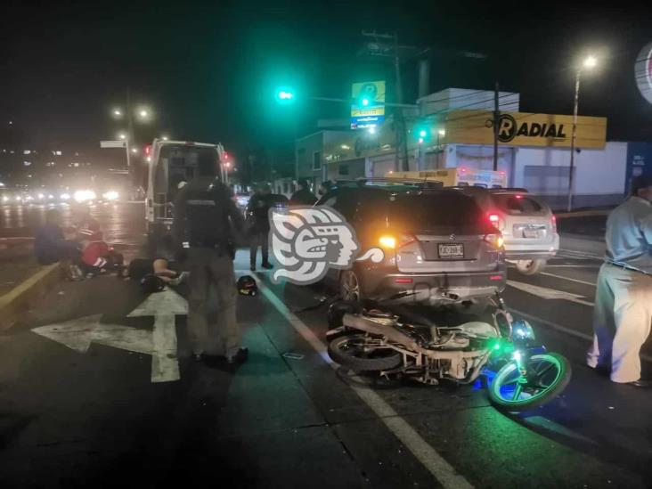 Joven pareja resulta lesionado tras ser impactados