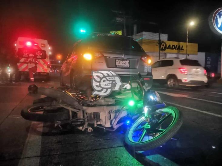 Joven pareja resulta lesionado tras ser impactados