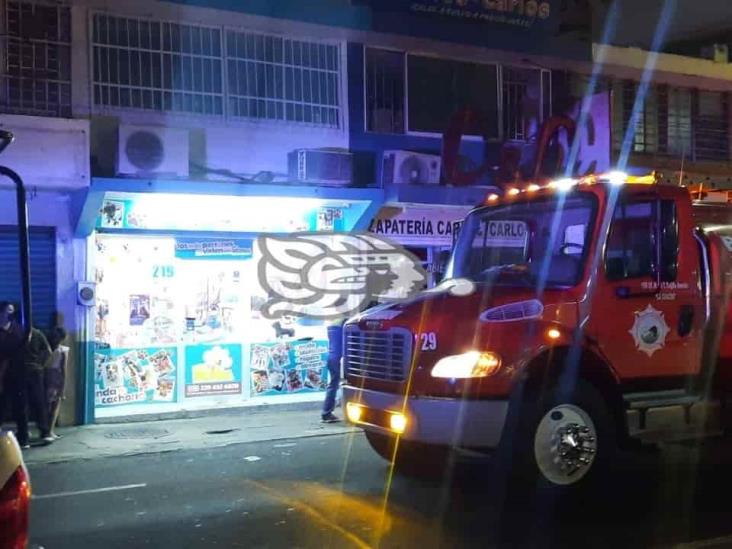 Corto circuito en zapatería moviliza a Bomberos de Veracruz