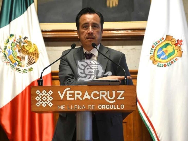 Cuitláhuac pide imparcialidad al INE, tras ataques contra AMLO en lonas