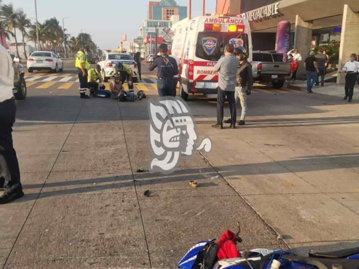 Joven motociclista resulta lesionado tras ser impactado en Boca del Río