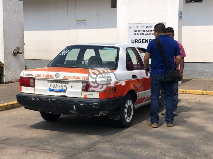 Muere sexagenaria a bordo de taxi frente a hospital de Oluta